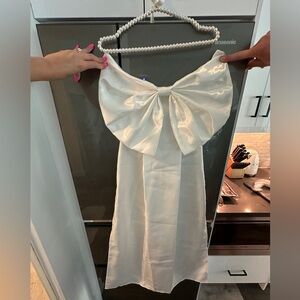 BRIDAL BOW WITH TRAIN